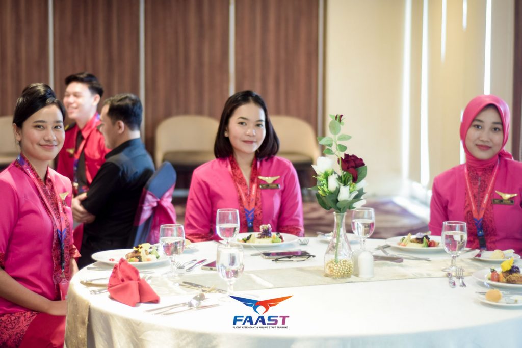 Table Manner Sekolah Pramugari Pramugara & Penerbangan Staff Airlines FAAST (25 daripada 38)